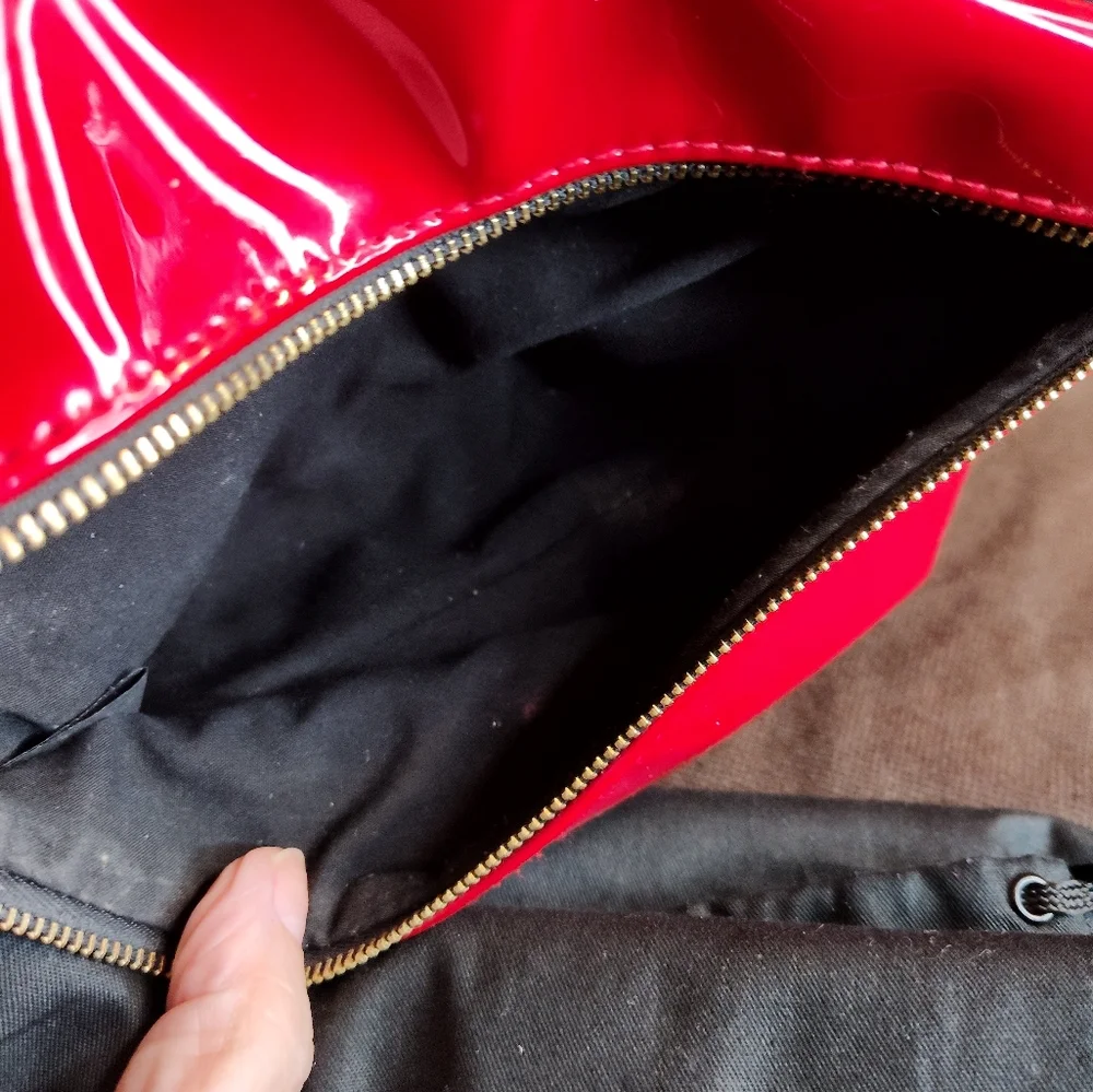 Saint Laurent Red Makeup Bag With Dust Bag. Patent Leather Red - Picture 3 of 7